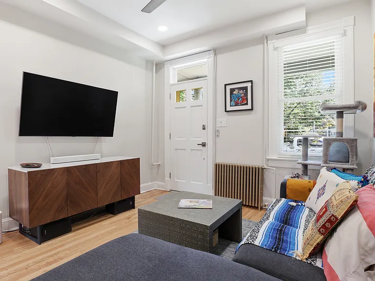 1526 D St SE #1 — Photo 4