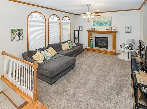 3rd image of 513 SW Foot Hill Dr