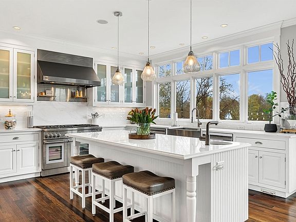 5th image of 38 Fieldstone Farm Rd
