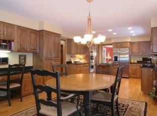 10235 Summer Pl, Eden Prairie, MN 55347