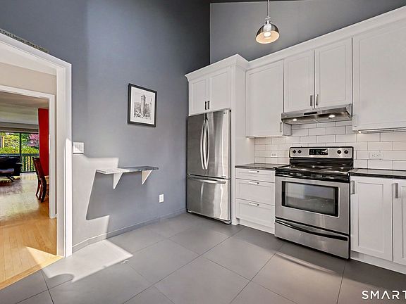5th image of 2539 Bedford Street #34C