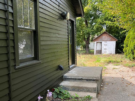 4th image of 804 Shelby Ave
