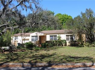 302 Shadow Ln, Temple Terrace, FL 33617