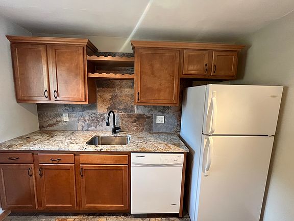 2nd image of 140 Lacrosse St #B3