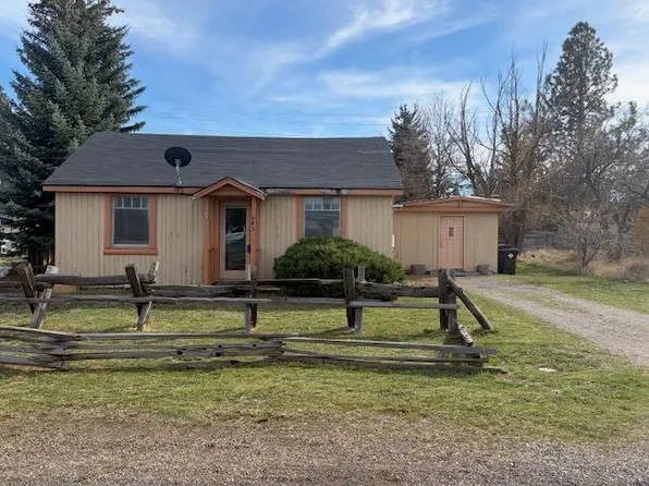 243 W Adams Ave, Sisters, OR 97759