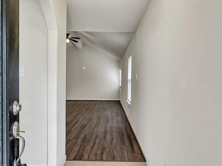 7527 Fettle Ln — Photo 3