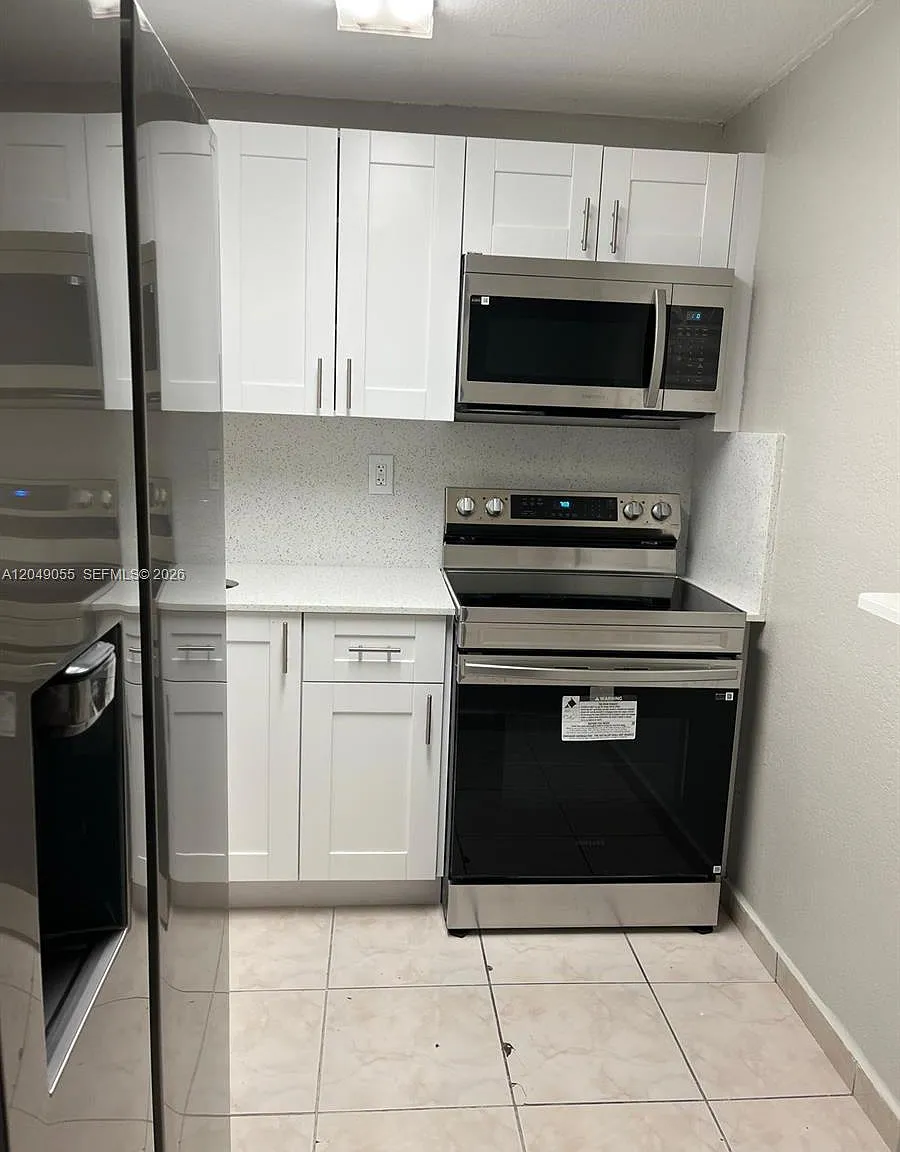 Las Estrellas Condo — Photo 1