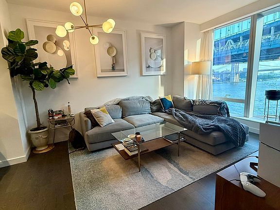 3rd image of 252 South St #9B