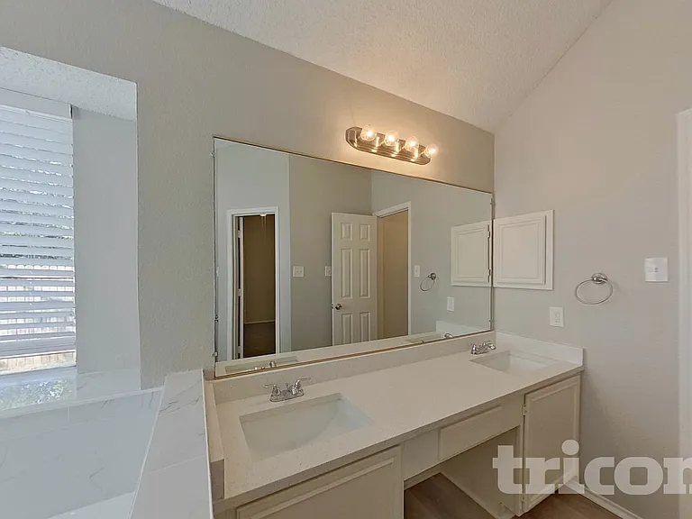 805 Clover Hill Ln — Photo 16