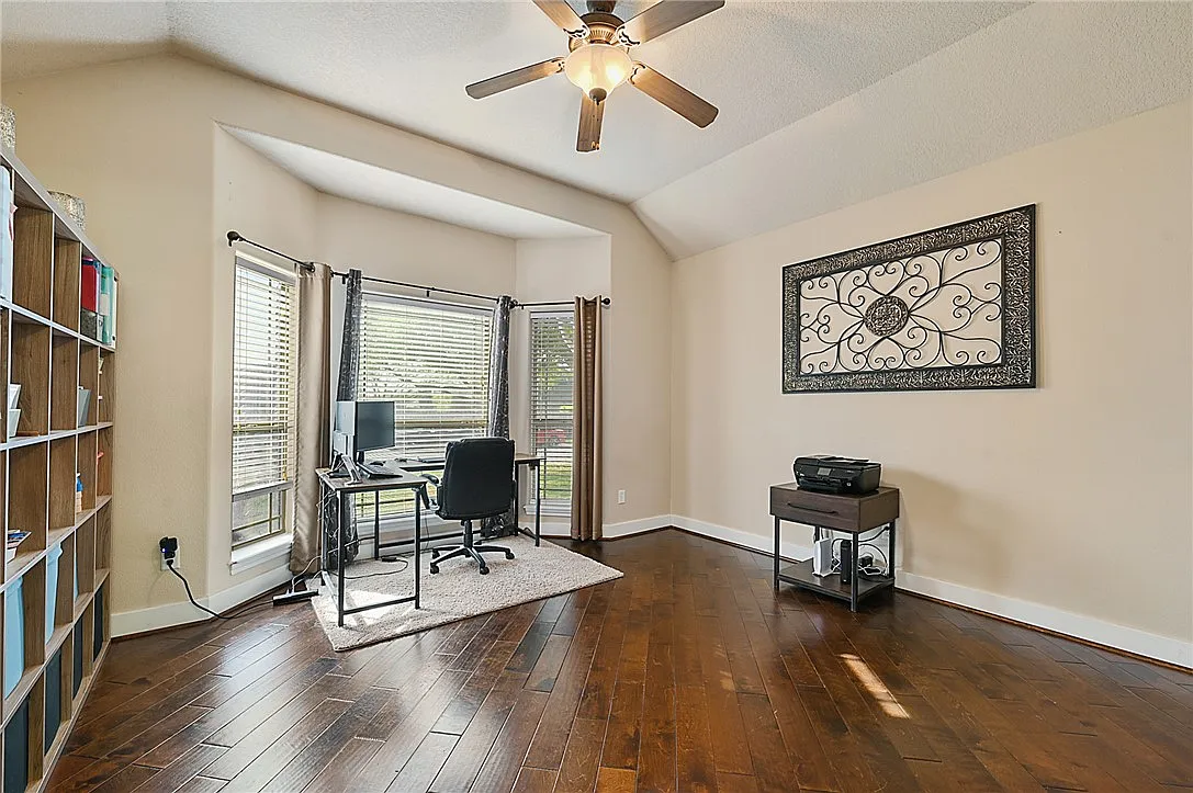 3 bed, 1729 sqft, $2,200 — Photo 3