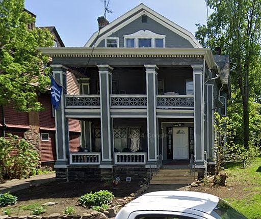 1st image of 523 W 9th St #4