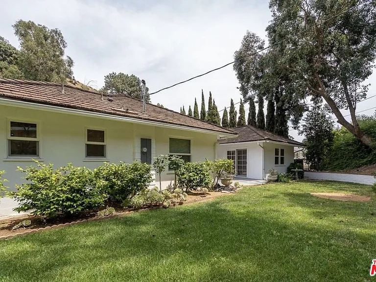 2201 Coldwater Canyon Dr — Photo 19