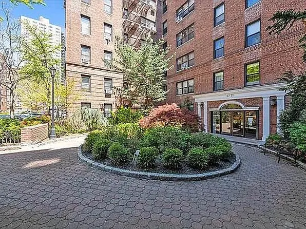 67-35 Yellowstone Boulevard image 1 of 4