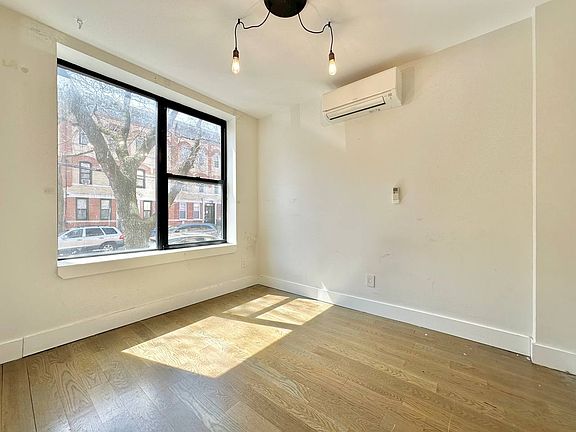 4th image of 961 Seneca Ave APT 1F