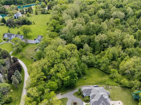 7901 Brint Rd, Sylvania, OH 43560