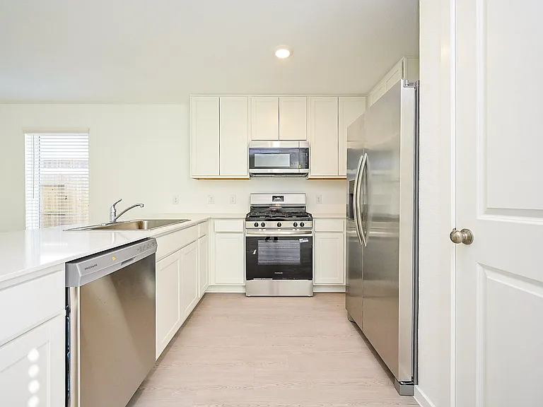 6818 Flowering Ginger Ln — Photo 24