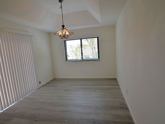 5th image of 42 Saint Christophers Ln