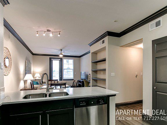 2nd image of 2216 W Dallas Ave #1870