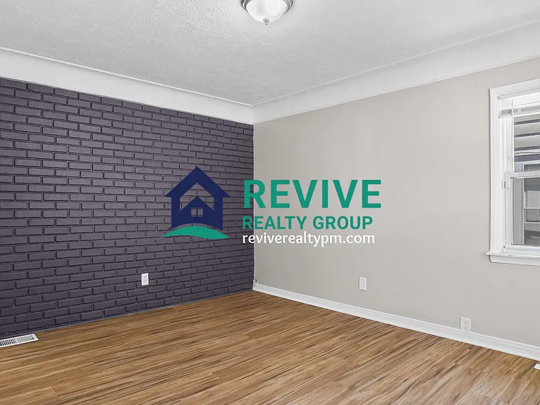 1774 College Ave — Photo 3