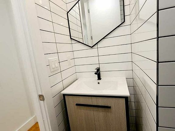5th image of 1694 Clay Ave #23D