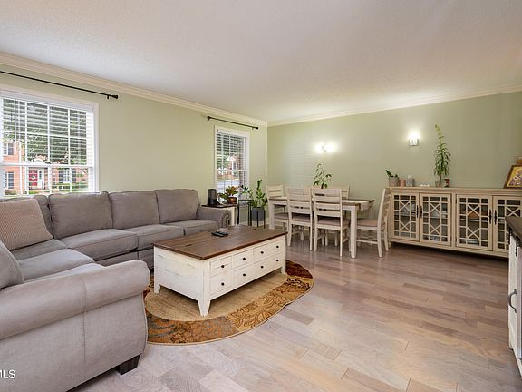 3rd image of 2734 Oakland Ave #59