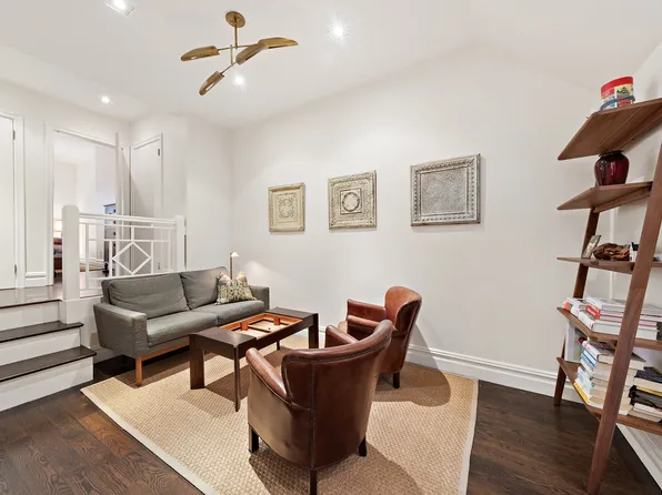 347 West 22nd Street image 5 of 13