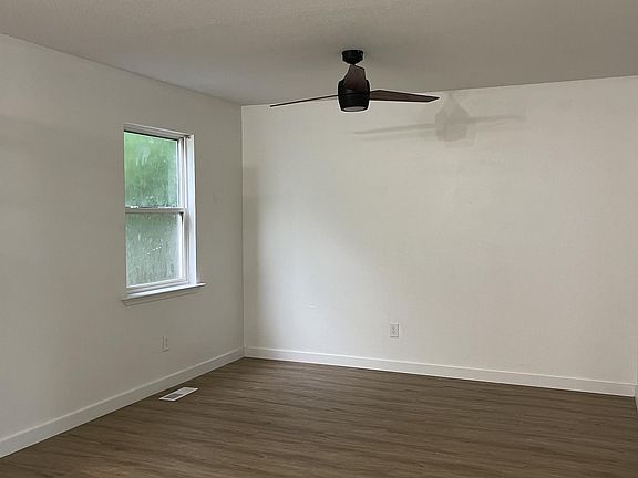3rd image of 3759 Grace Ave