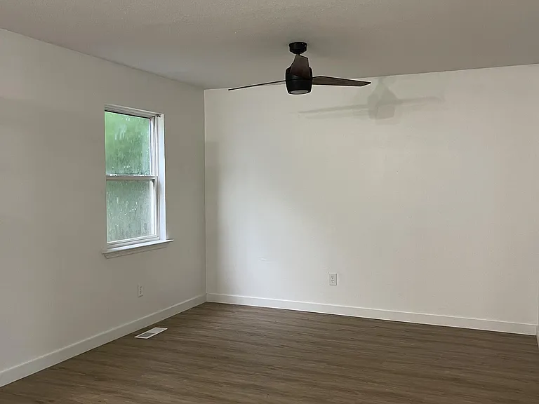 3759 Grace Ave — Photo 3