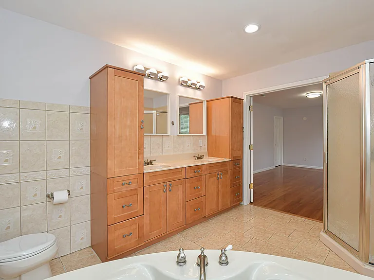 819 Renee Ln — Photo 33