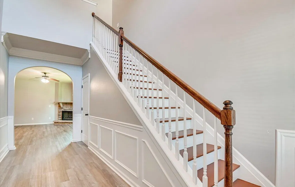 5 bed, 2696 sqft, $2,650 — Photo 2