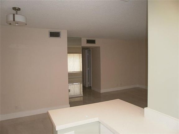 4th image of 1971 SE 5th Ct #103E