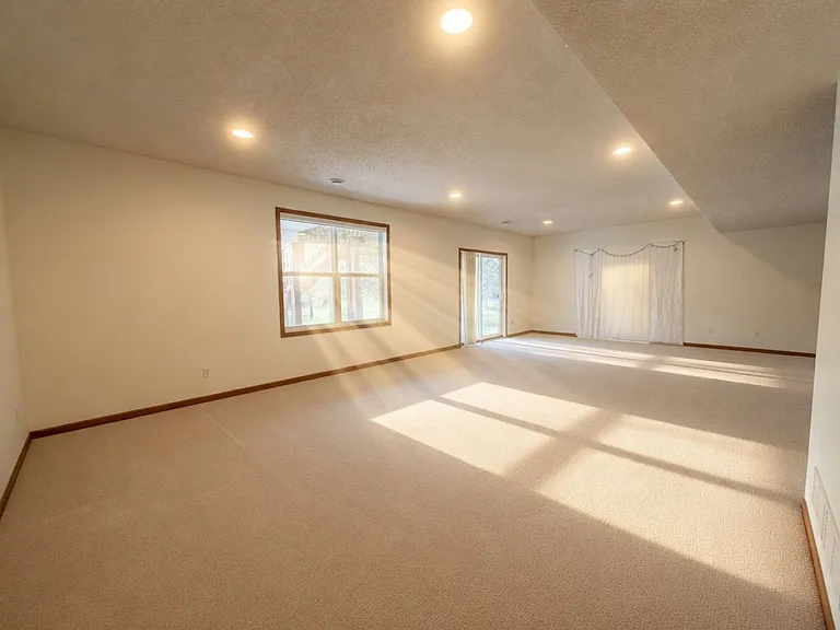1443 Bethesda Cir — Photo 55