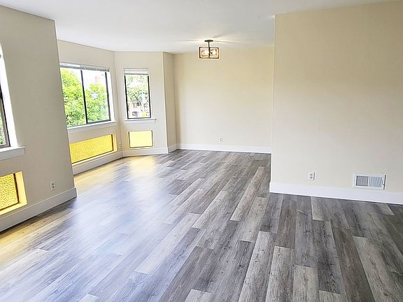 4th image of 27 Cabrillo St APT C