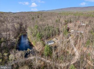 371 Oak Hill Rd, Berkeley Springs, WV 25411