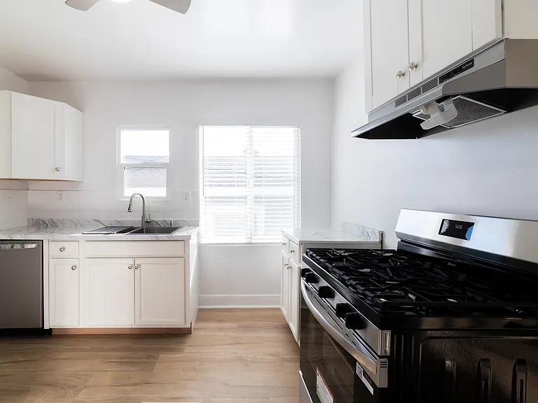 1610 Kearney St — Photo 5