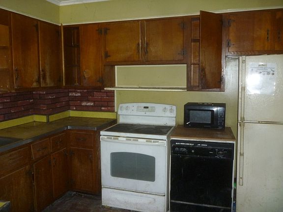 5th image of 413 Delaware St
