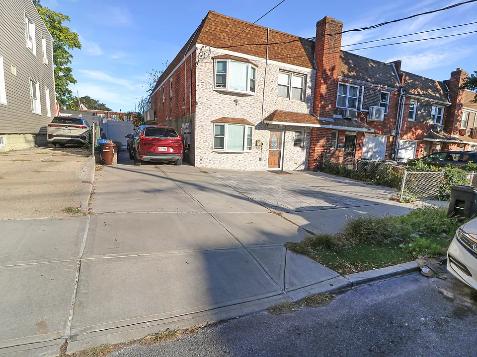 1429 131st St #1