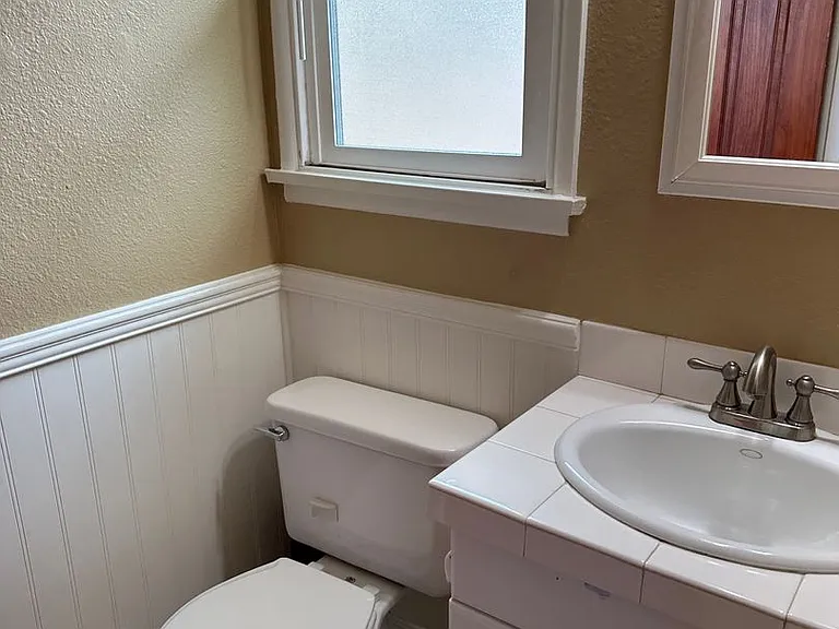 345 N Shattuck Pl — Photo 14