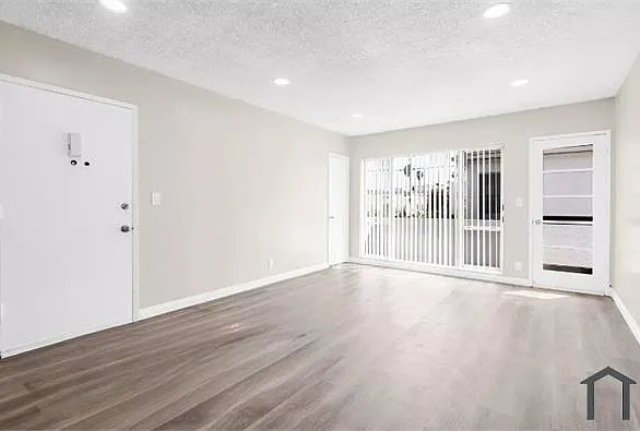 8319 Crenshaw Blvd #8319 — Photo 5