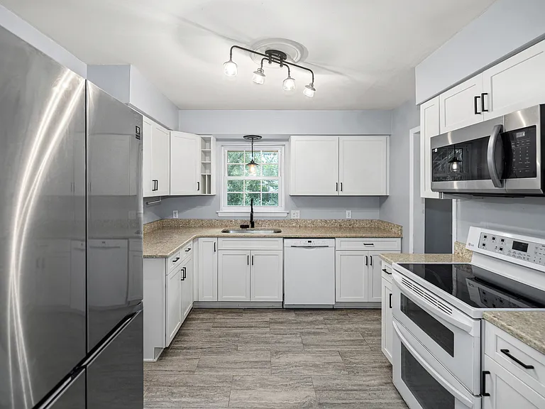 328 Plymouth Ave — Photo 12
