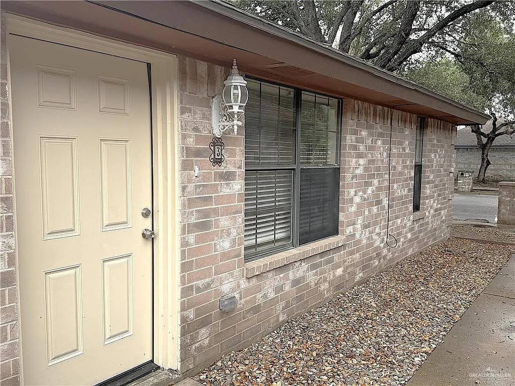 2 bed, 2.0 bath, 1120 sqft, $850 — Photo 2