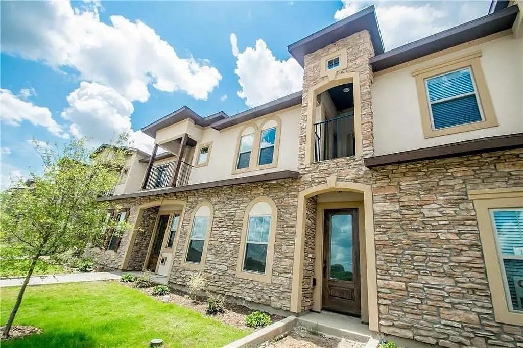 Building Photo - 3013 Solana Cir