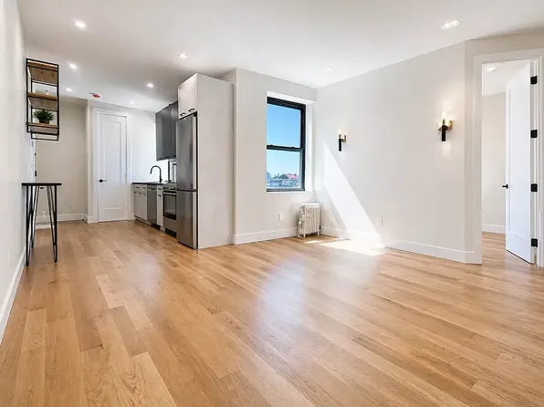 656 Metropolitan Ave #3C, Brooklyn, NY 11211
