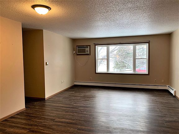 5th image of 1015 6th St SE APT 202