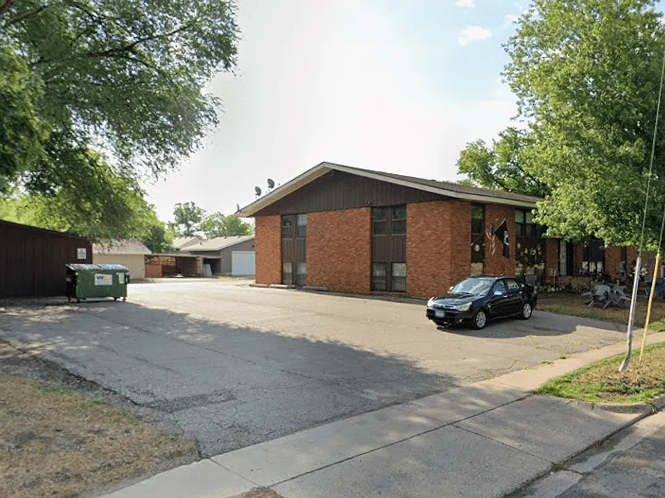 410 33rd Ave N