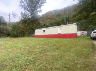 13 Dearfiled Ln, Williamson, WV 25661
