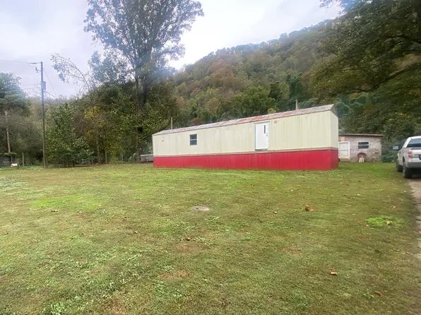 13 Dearfiled Ln, Williamson, WV 25661