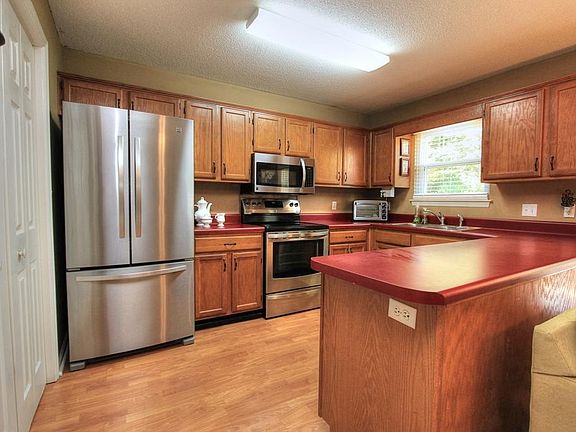 4th image of 6819 Benwood Dr