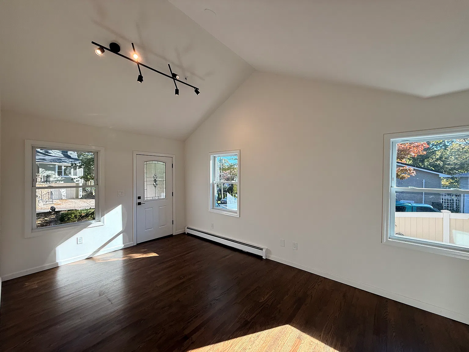 2 bed, 750 sqft, $3,000 — Photo 4