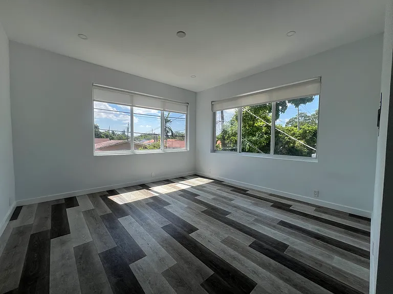 1814 SW 22nd Ave #11 — Photo 13